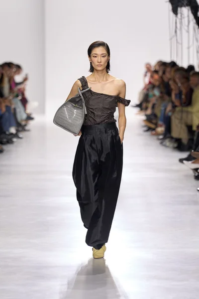 Look 4
